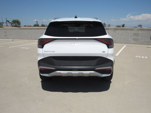 Used 2023 Kia Sportage EX image 7