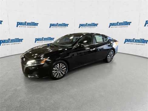Used 2023 Nissan Altima 2.5 SV image 5
