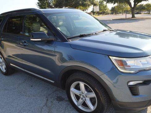 Used 2018 Ford Explorer XLT w/ Equipment Group 202A FWD image 3
