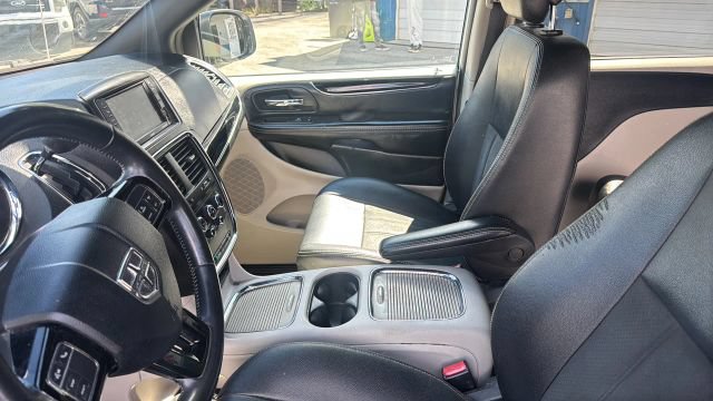 Used 2019 Dodge Grand Caravan SXT FWD image 11