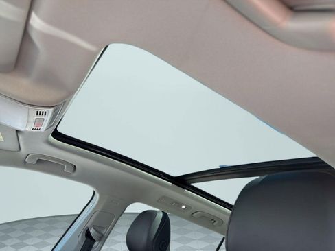 Used 2021 Volkswagen Tiguan SE w/ Panoramic Sunroof Package AWD/4WD image 15