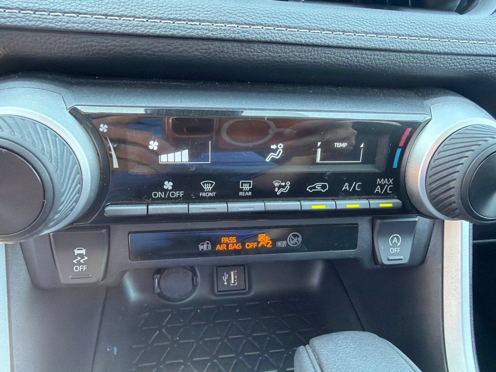 Used 2025 Toyota RAV4 LE AWD/4WD image 17