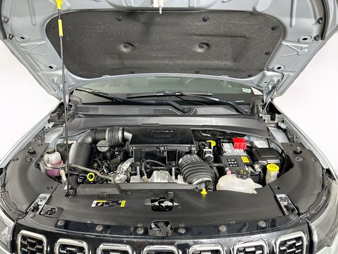 Used 2025 Jeep Compass Limited image 32