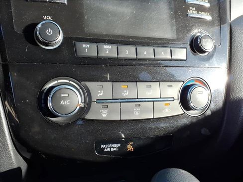 Used 2015 Nissan Rogue S image 13