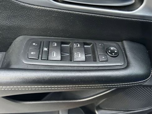 Used 2020 Chrysler Pacifica Touring w/ S Appearance Package image 34