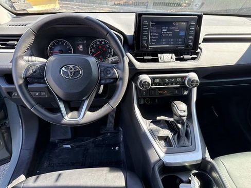 Used 2021 Toyota RAV4 XLE Premium image 18