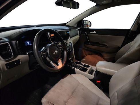 Used 2020 Kia Sportage LX image 9