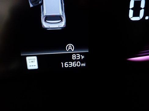 Used 2025 Kia Soul LX FWD image 39