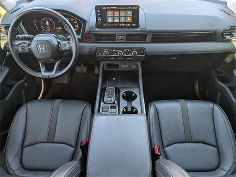 Used 2023 Honda Pilot Touring image 5