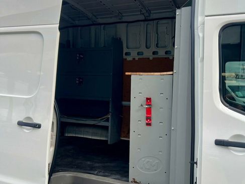 Used 2019 Nissan NV 2500 SV RWD image 9