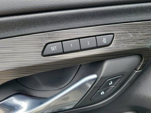 Used 2022 GMC Terrain SLT w/ Elevation Edition image 18