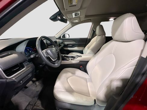 Used 2024 Toyota Grand Highlander XLE image 14