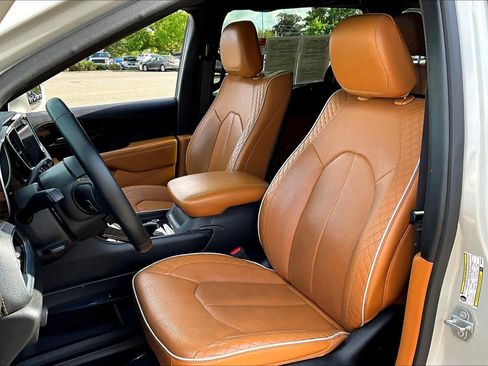 Used 2021 Chrysler Pacifica Pinnacle image 7