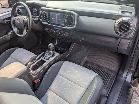 Used 2022 Toyota Tacoma TRD Off-Road image 26