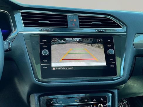 Used 2022 Volkswagen Tiguan SE w/ Panoramic Sunroof Package FWD image 13