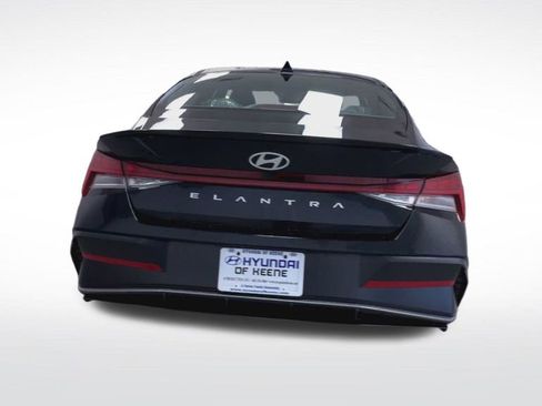 New 2026 Hyundai Elantra SEL Sport Premium FWD image 18