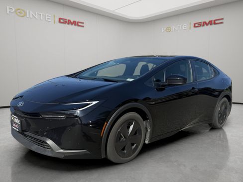 Used 2025 Toyota Prius LE FWD image 7