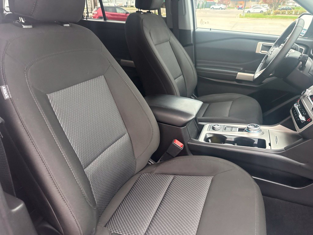 Used 2023 Ford Explorer XLT AWD/4WD image 38