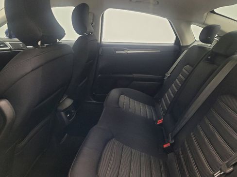 Used 2016 Ford Fusion SE image 18
