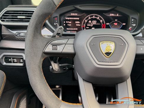 Used 2024 Lamborghini Urus Performante AWD/4WD image 30