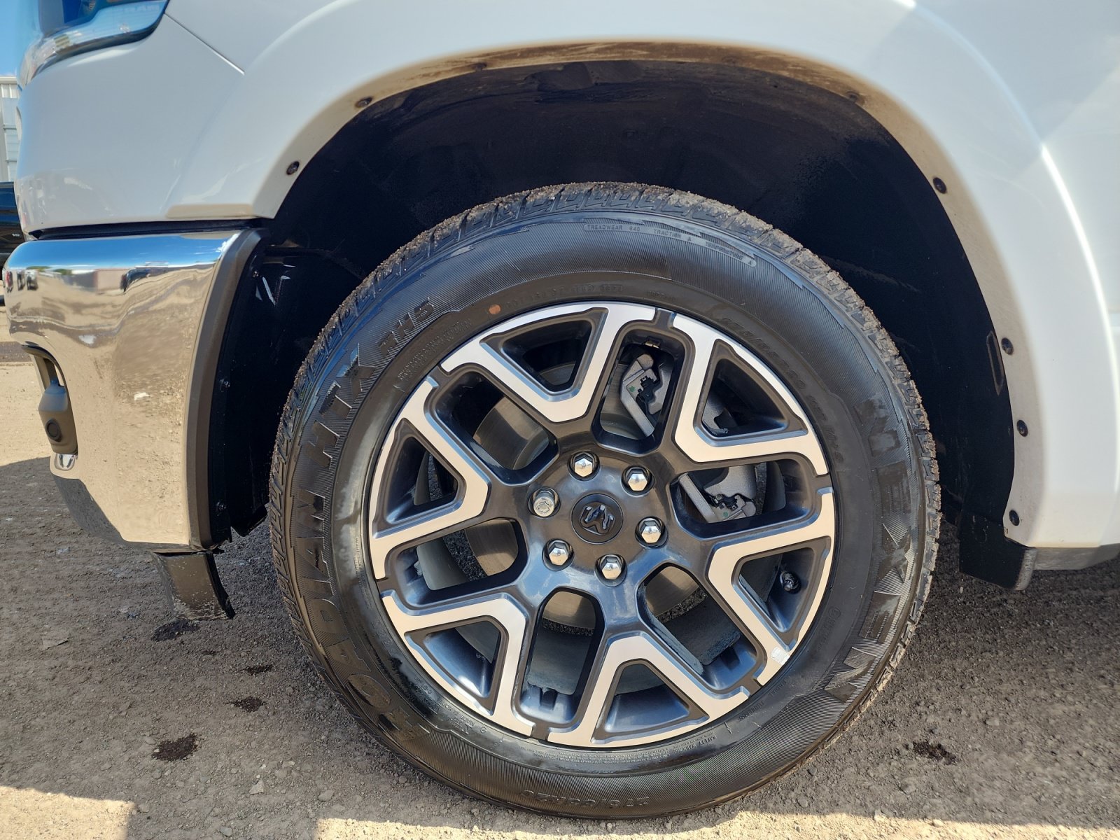Used 2025 RAM 1500 Laramie AWD/4WD image 10