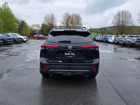 Used 2021 Toyota Highlander XLE AWD/4WD image 7