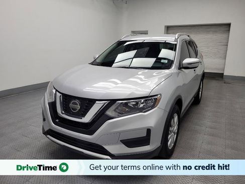 Used 2020 Nissan Rogue SV image 1