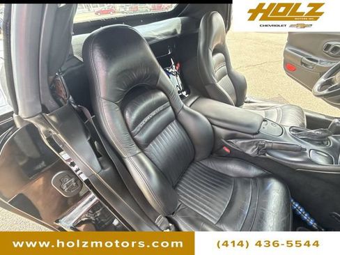 Used 2001 Chevrolet Corvette Convertible w/ Preferred Equipment Group2 RWD image 24