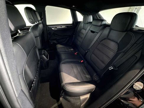 Used 2026 Porsche Macan Turbo AWD/4WD image 30
