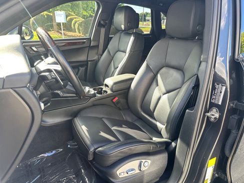 Used 2022 Porsche Macan AWD/4WD image 29