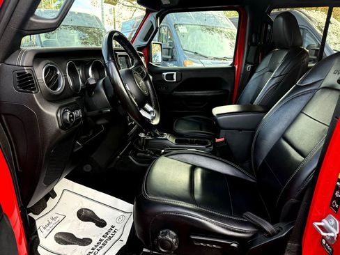 Used 2021 Jeep Gladiator Overland image 11