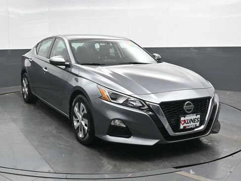 Used 2020 Nissan Altima 2.5 S FWD image 6