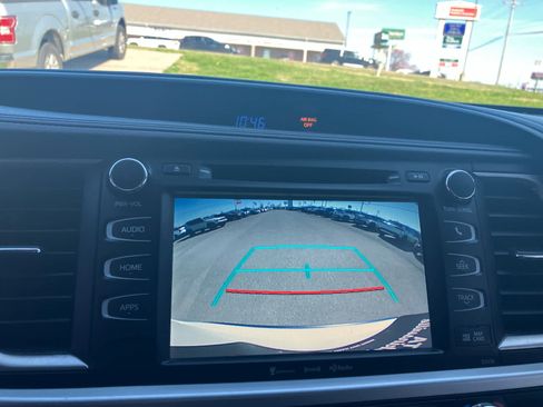 Used 2017 Toyota Highlander SE image 21