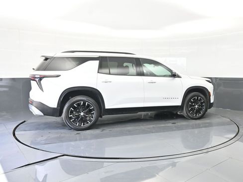 Used 2024 Chevrolet Traverse LT w/ Enhanced Driving Package image 11