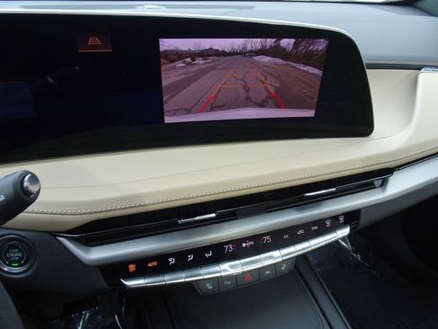 Certified 2024 Cadillac XT4 Luxury w/ Cold Weather Package image 18