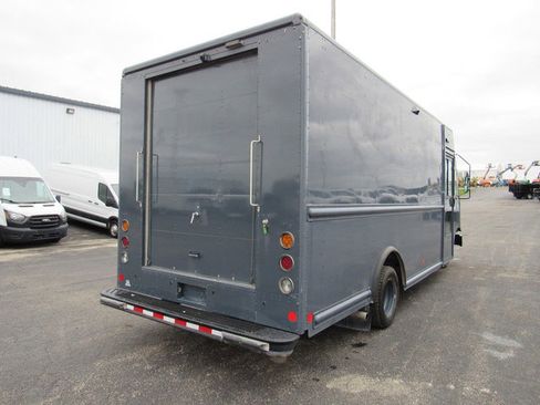 Used 2019 Ford E-450 and Econoline 450 Super Duty image 5