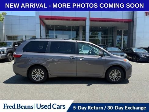 Used 2015 Toyota Sienna XLE Premium FWD image 2
