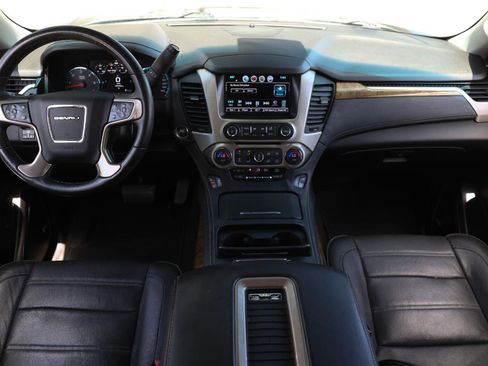 Used 2017 GMC Yukon XL Denali RWD image 2