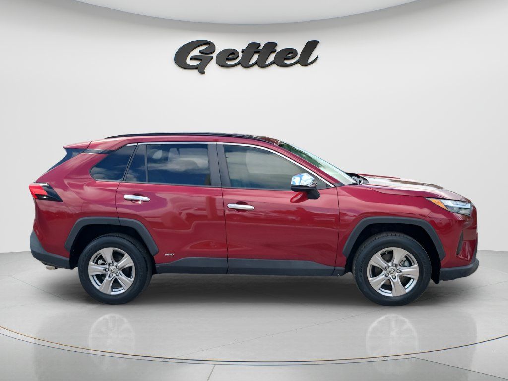 Used 2024 Toyota RAV4 LE AWD/4WD image 4