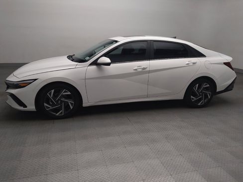 Used 2025 Hyundai Elantra SEL FWD image 2