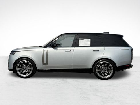 Used 2025 Land Rover Range Rover SE image 2