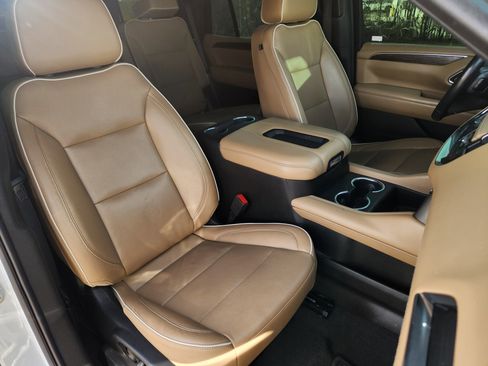 Used 2021 Chevrolet Tahoe Premier w/ Premium Package image 11