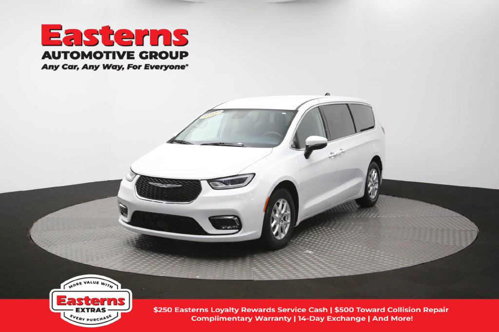 Used 2023 Chrysler Pacifica Touring-L FWD image 54