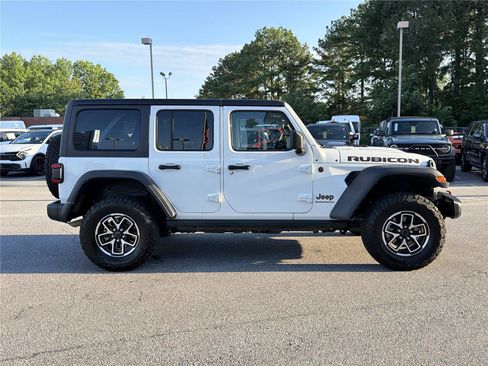 Used 2025 Jeep Wrangler Unlimited Rubicon AWD/4WD image 4