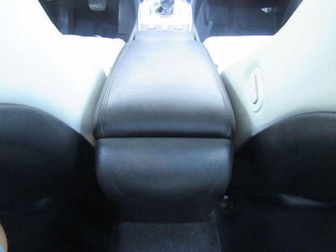 Used 2010 INFINITI G37 Convertible w/ Premium Pkg image 20