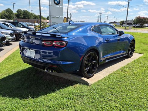 Used 2019 Chevrolet Camaro SS RWD image 3
