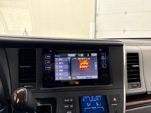 Used 2017 Toyota Sienna AWD image 17