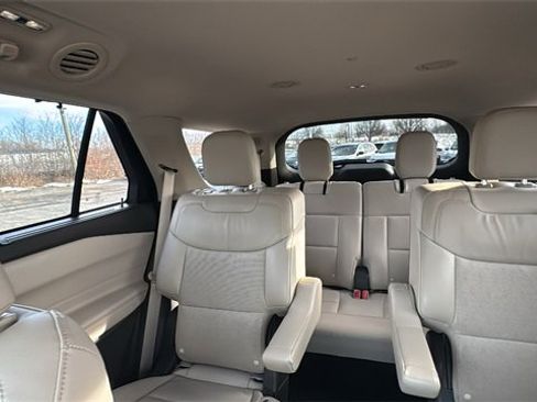 Certified 2023 Ford Explorer Platinum w/ Class IV Trailer Tow Package image 27