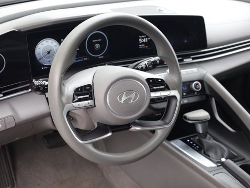 Used 2024 Hyundai Elantra SEL FWD image 7