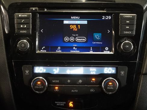 Used 2019 Nissan Rogue SV AWD/4WD image 20